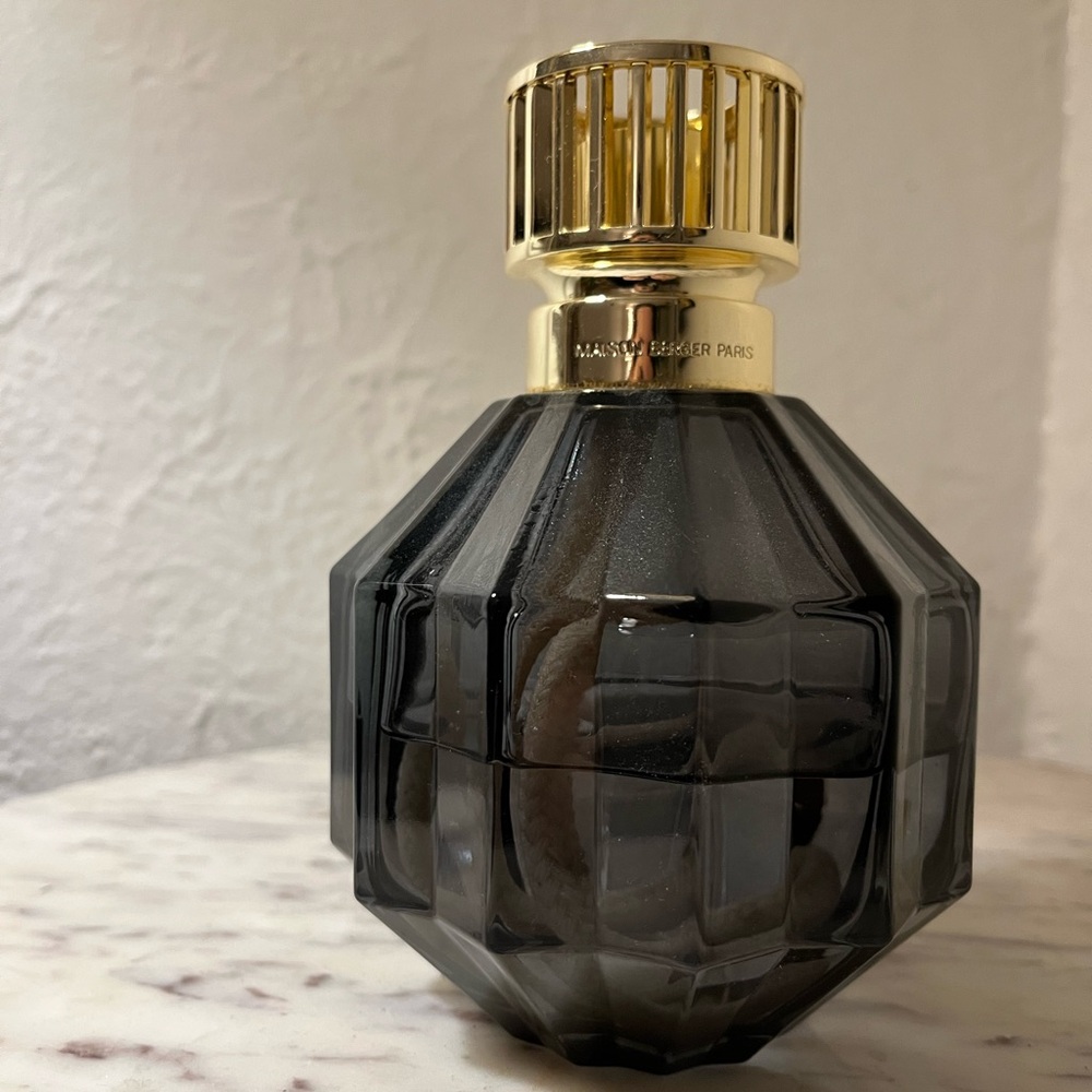 Black and Gold Home Fragrance Lamp